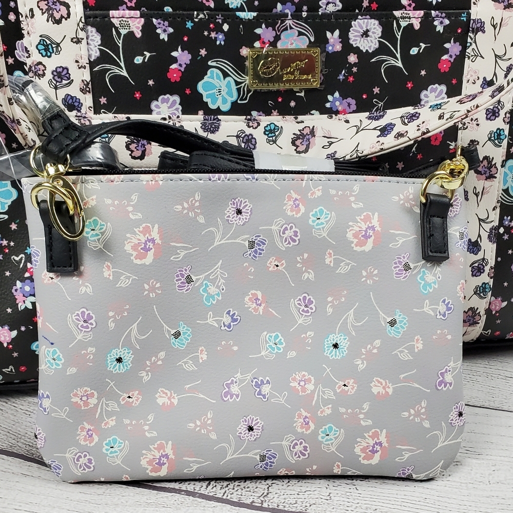 Betsey Johnson Weekender Floral Matching Wristlet - Picture 9 of 16